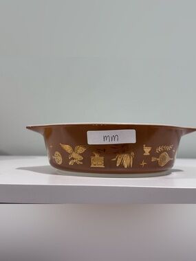 Pyrex 471 Early American Brown Ceramic Casserole Dish with Gold Motif